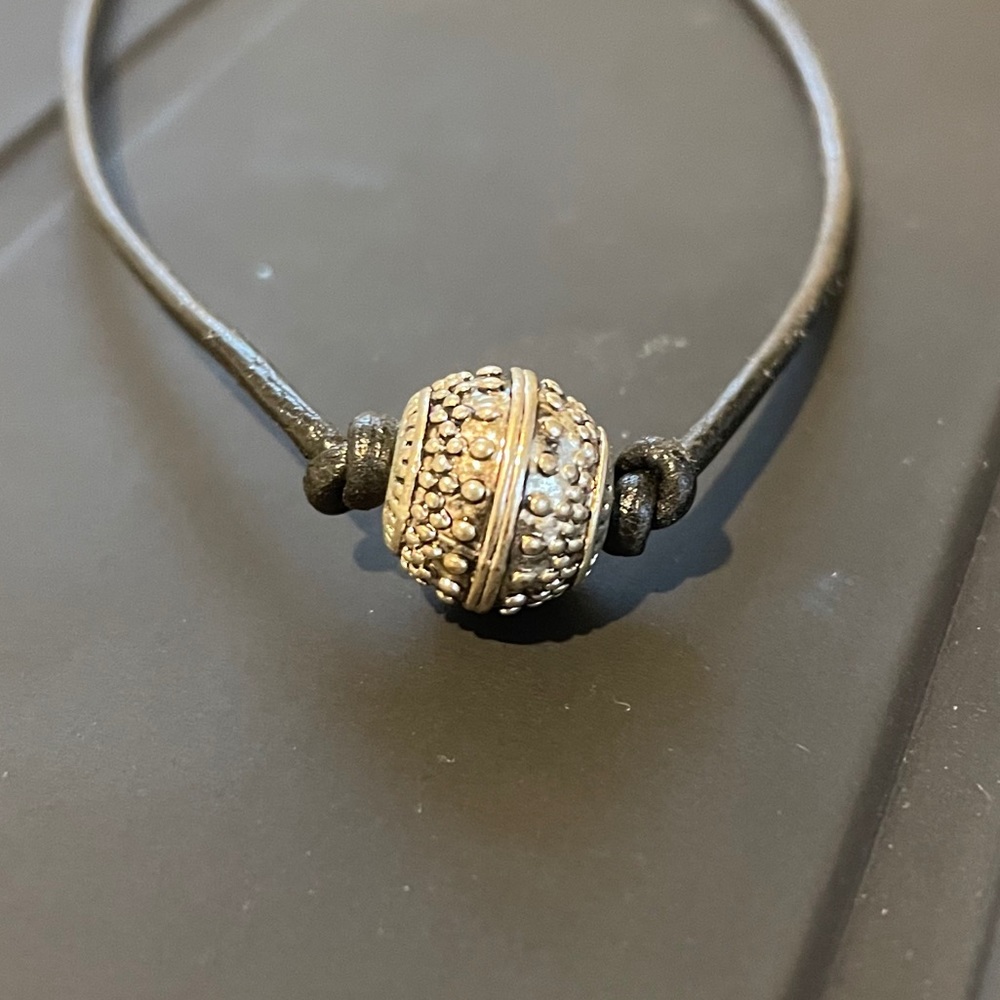 Leather cord choker with center bead